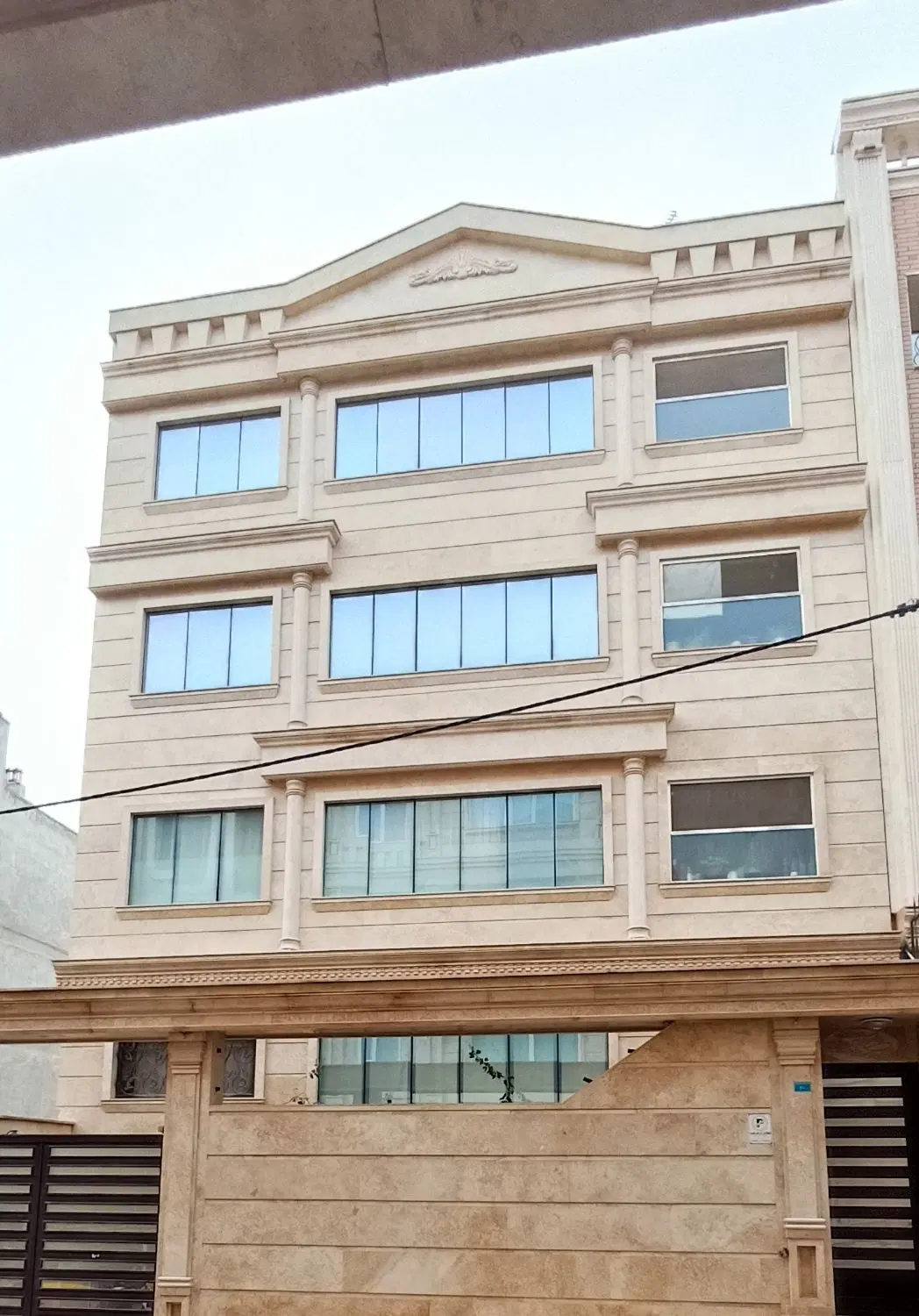 یک واحد آپارتمان 260 متری