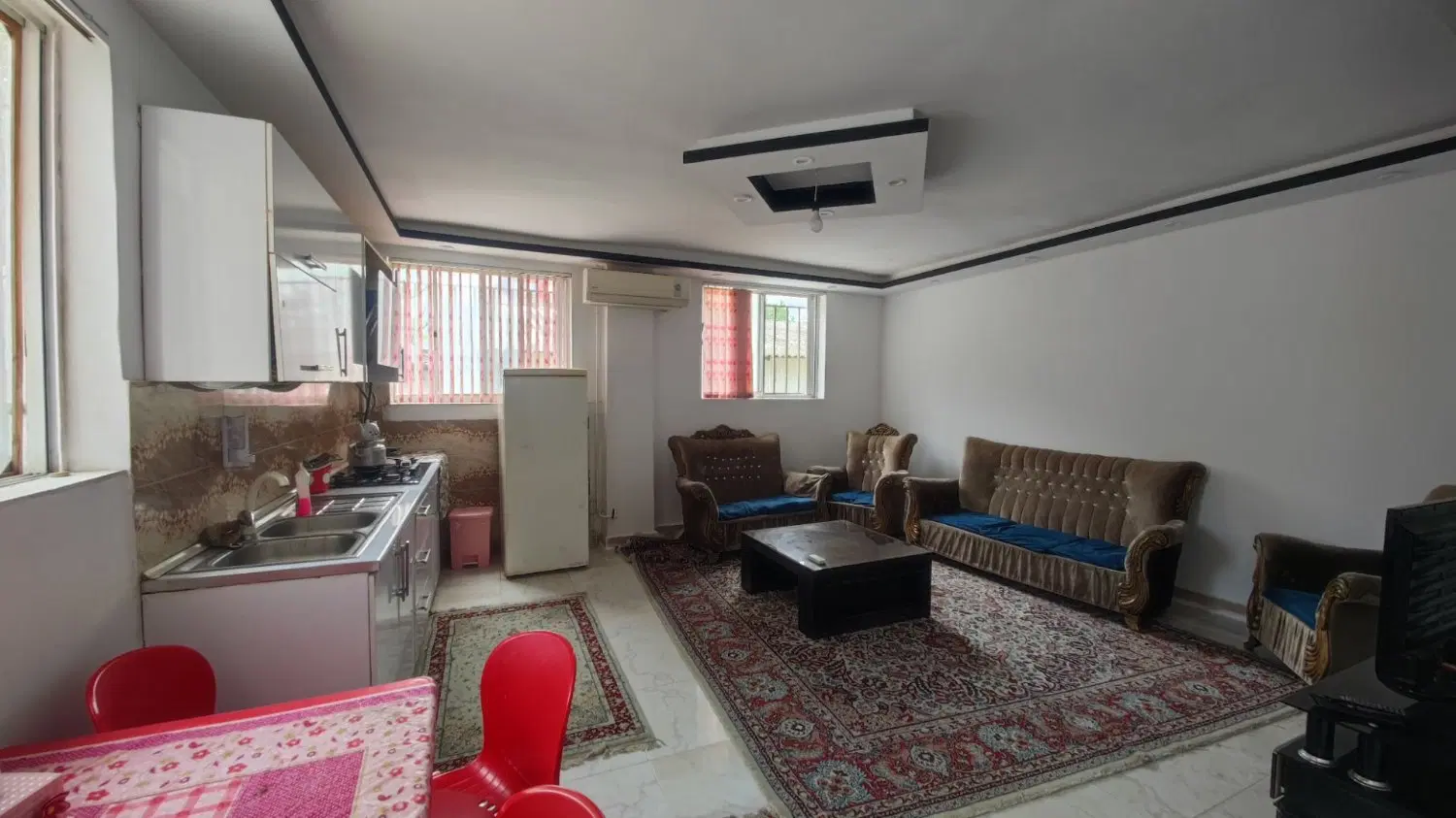 واحد مستقل دارای پارکینگ مستقل لاهیجان