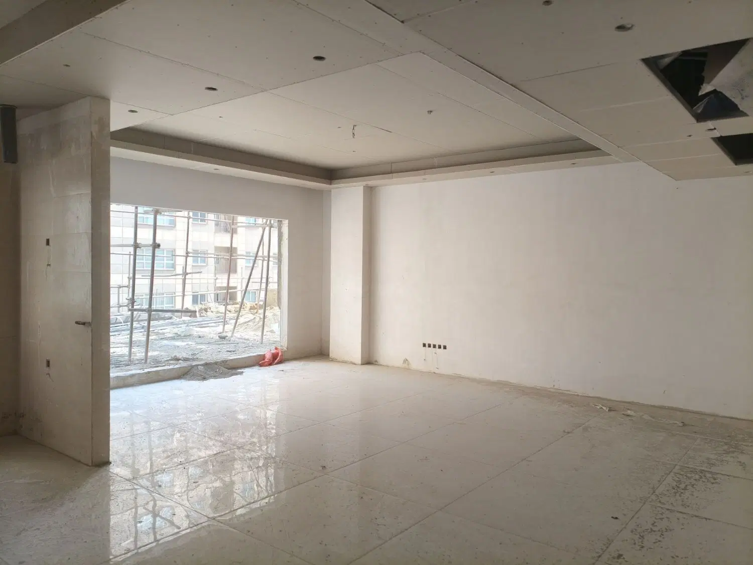 ۱۱۳ متر دو خواب ۱۰۰ متر تراس