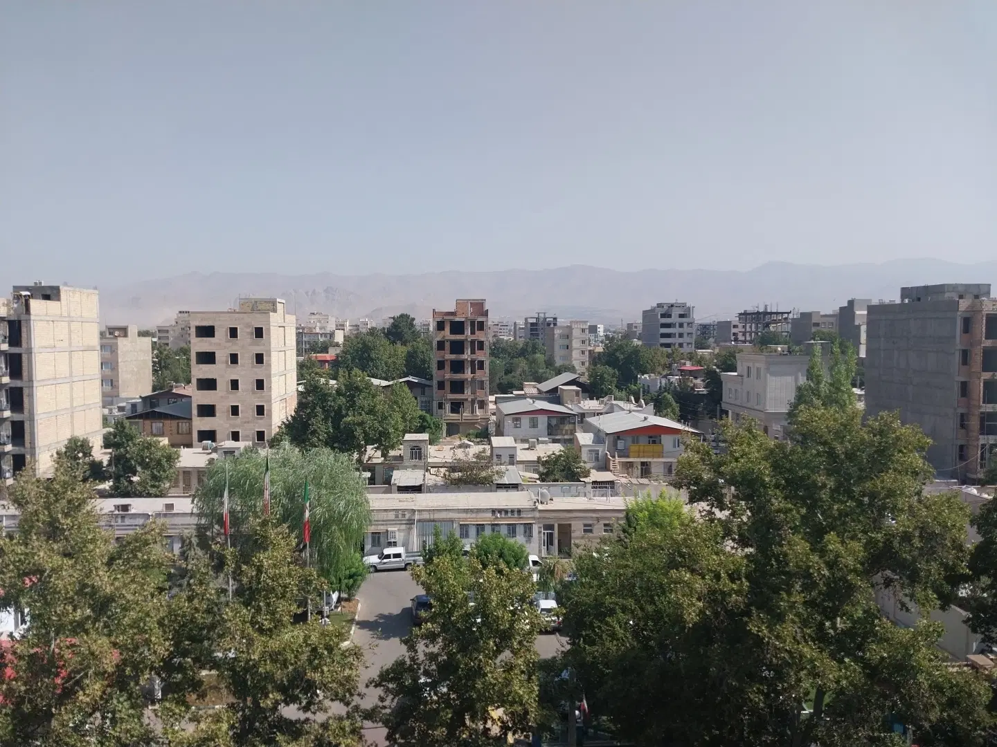 زمین ۱۶۰ متری در قطعات شهرداری سمت ترافیک