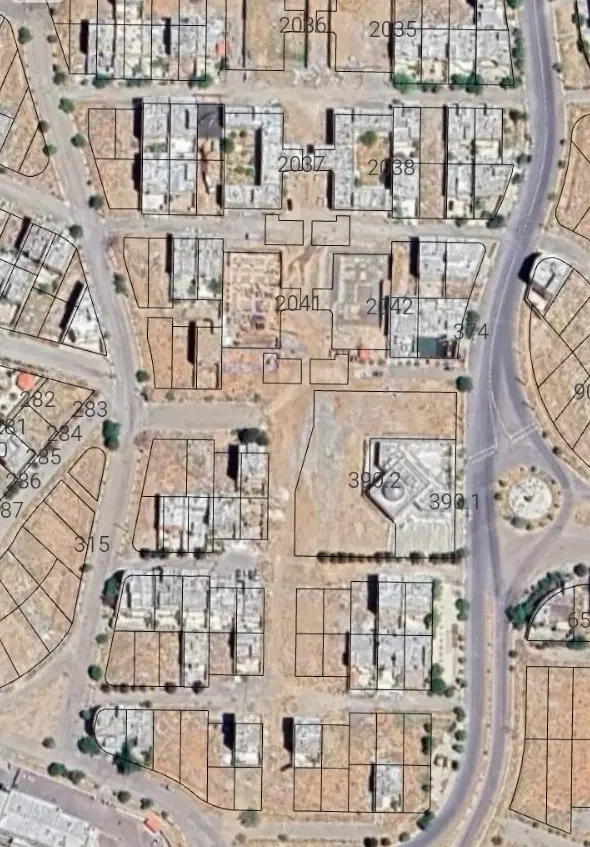 زمین صدرا بر بلوار _ درب ساختمان _ سند تک برگ