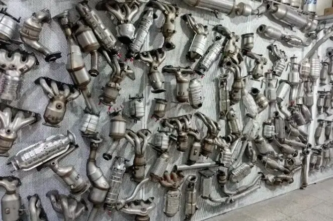 مغازه برای کار اگزوز خودرو