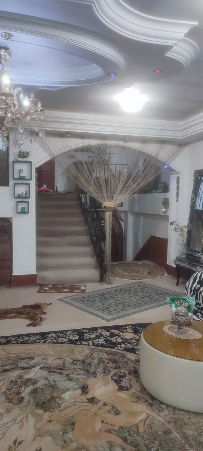 خانه دارای ۶واحد جداگانه