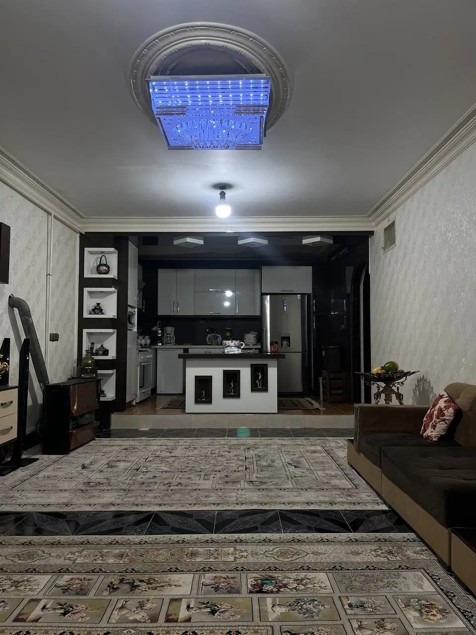 ملک فروشی
