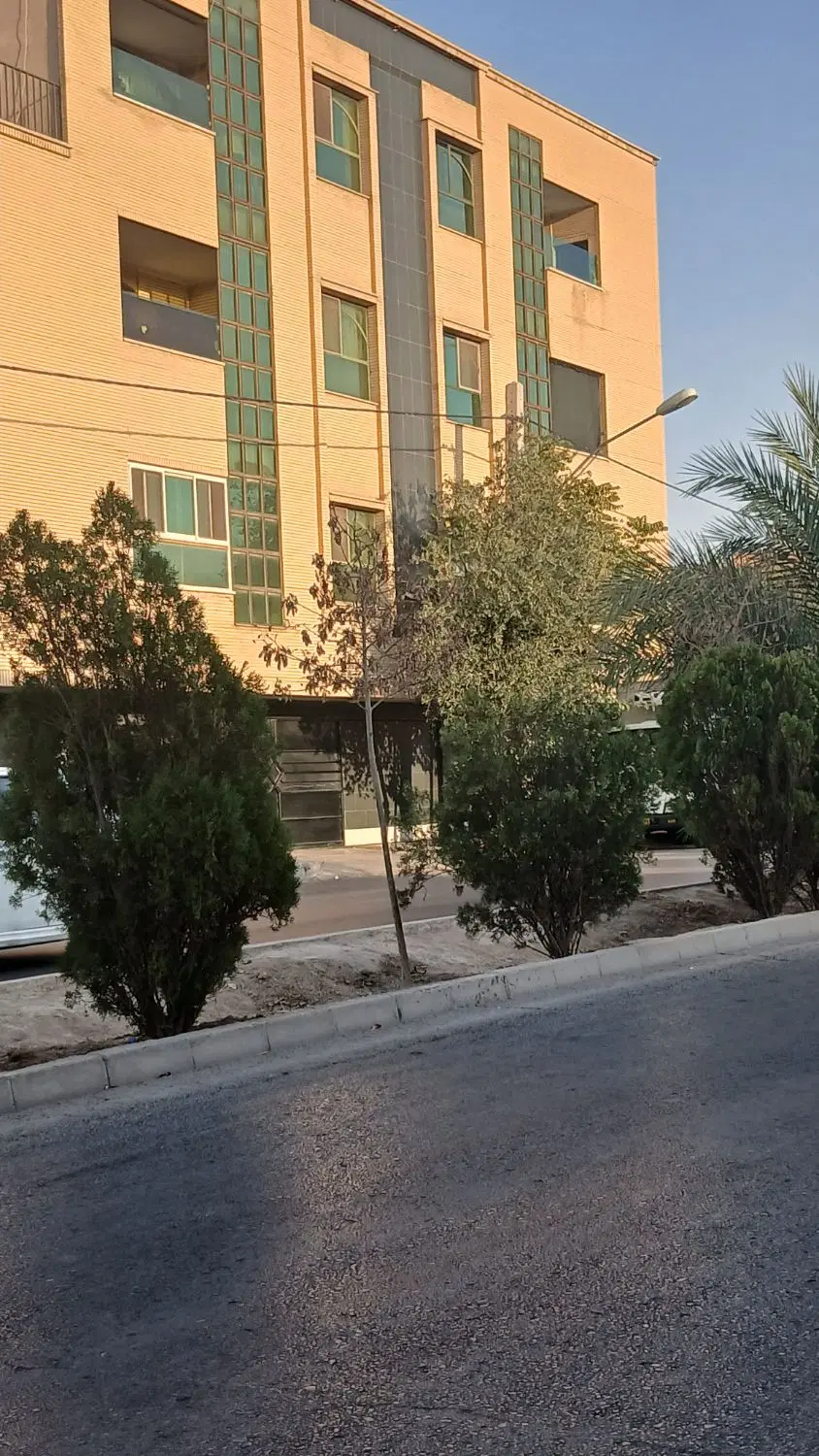 دوخوابه ۱۰۰ متری بر بلوار در مجتمع ۷واحدی