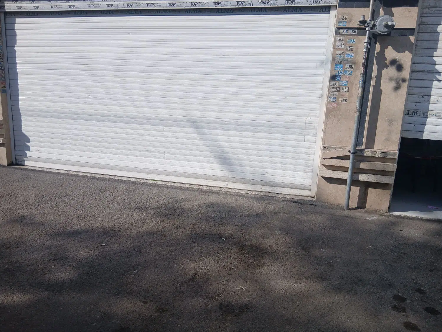 مغازه به مساحت ۸۰ متر دارای آب برق گاز مستقل ی