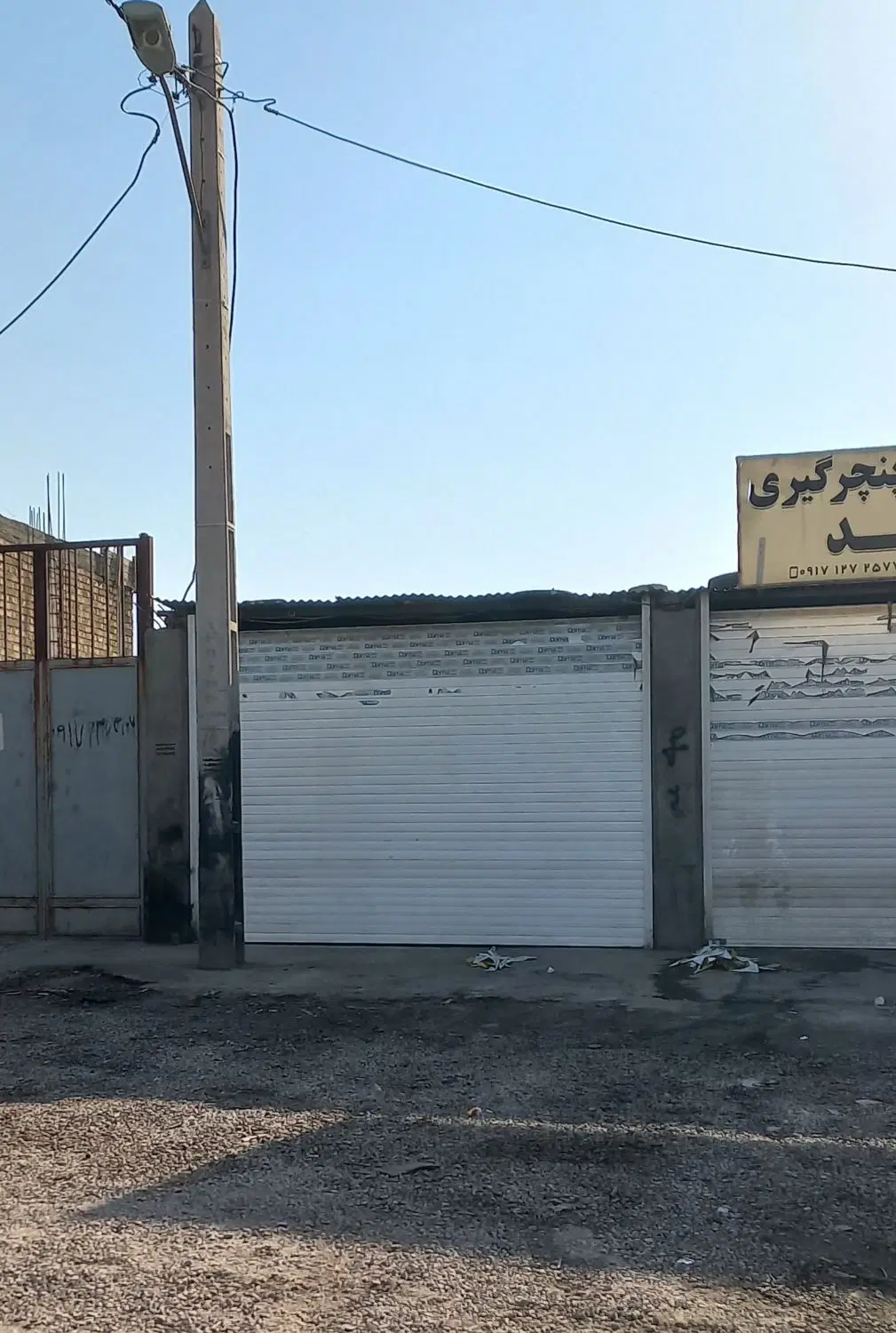 دهنه مغازه بر رو جاده فتح اباد