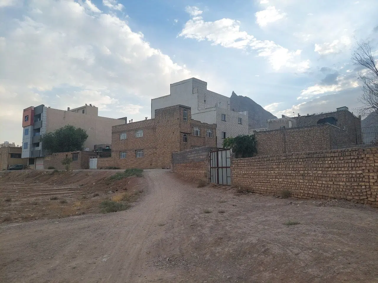 فروش ۳۵۰ متر زمین مسکونی در خیابان حکیم فرزانه