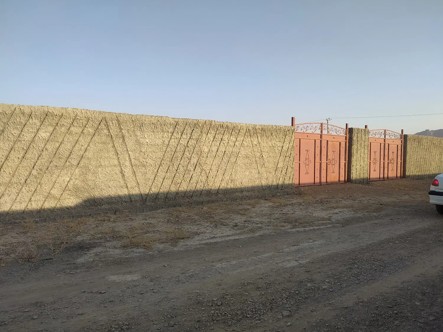 چهار دیواری  روران چنارستان