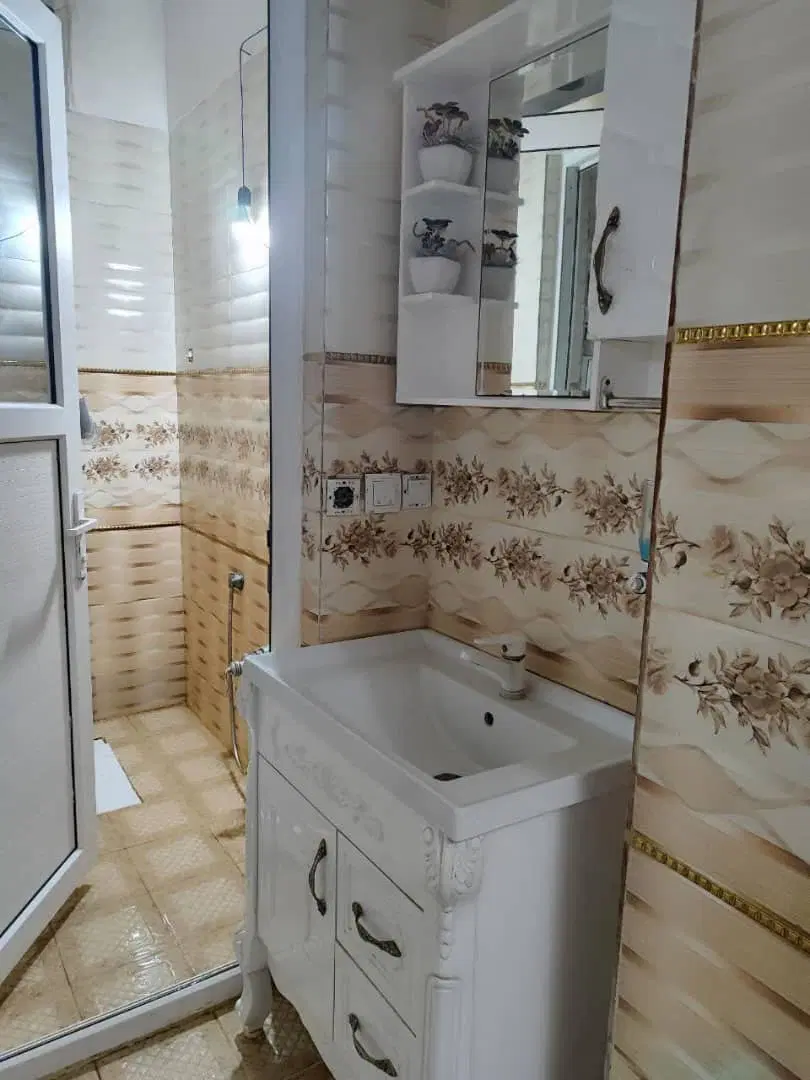 فروش واحد همکف 130متری تنگک دوم دلیران 59