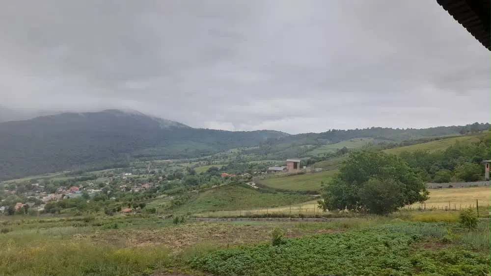 زمین ۱۳۰۰ متری