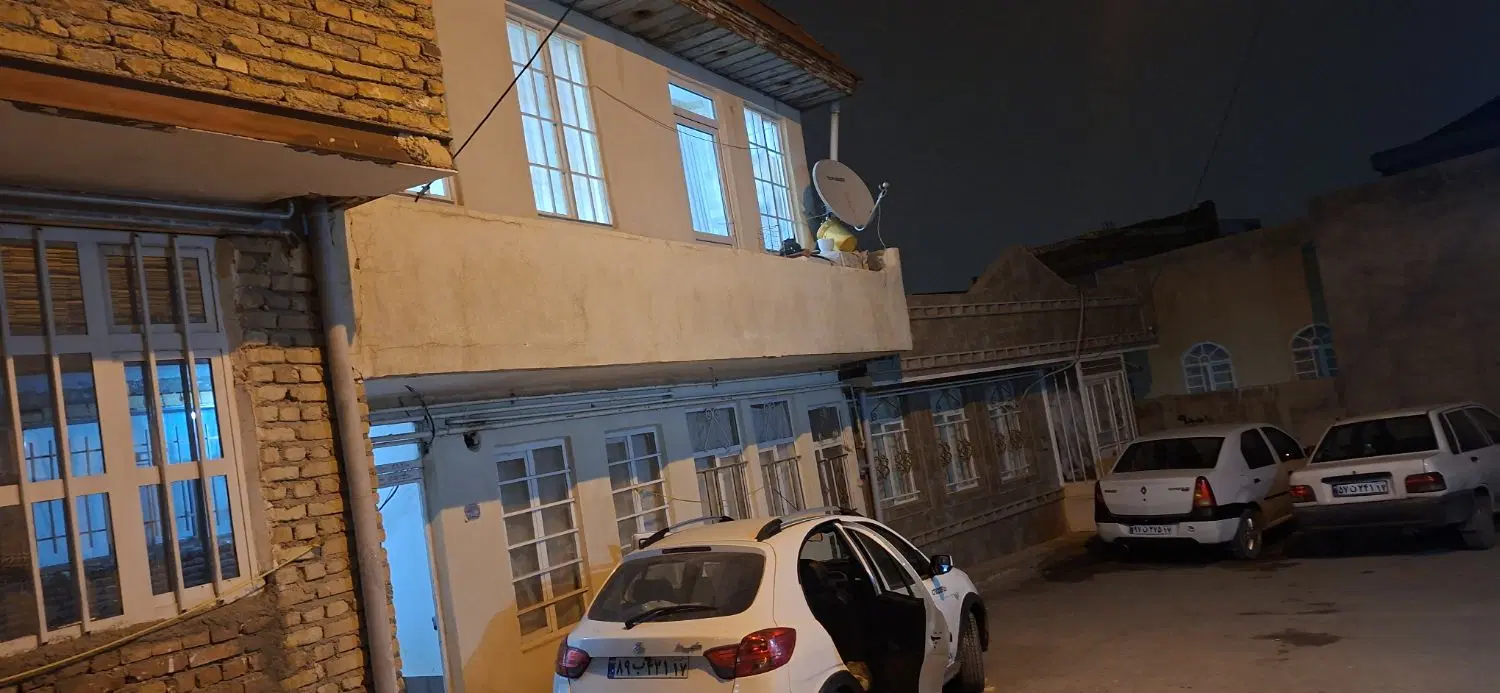 فروش حیاط مسکونی دو طبقه راه جدا