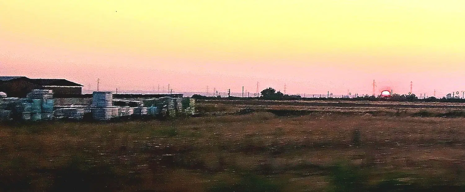 زمین فروشی