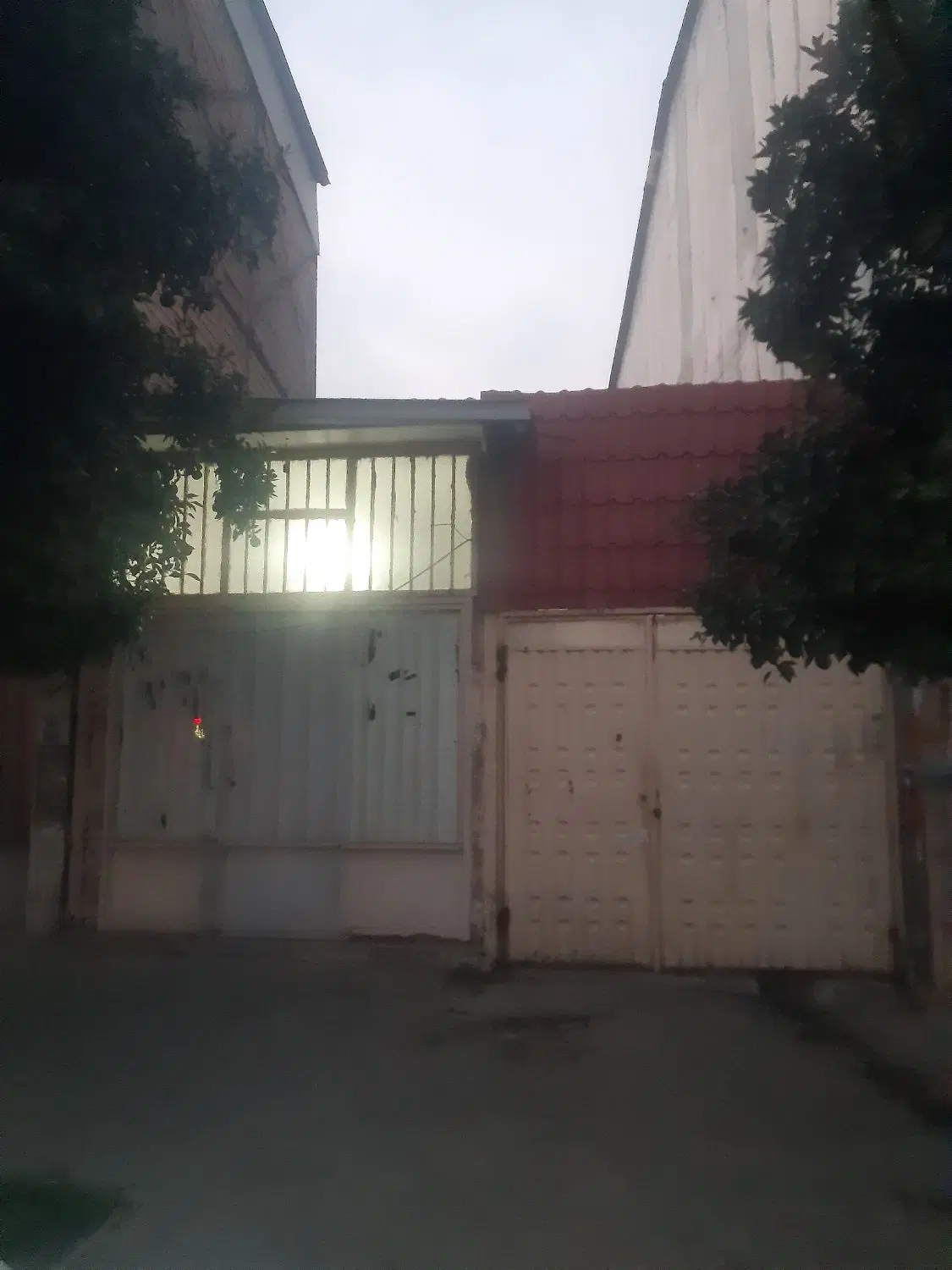 فروش فوری حیات ویلایی۱۴۰ با مغازه ۳۰ متری