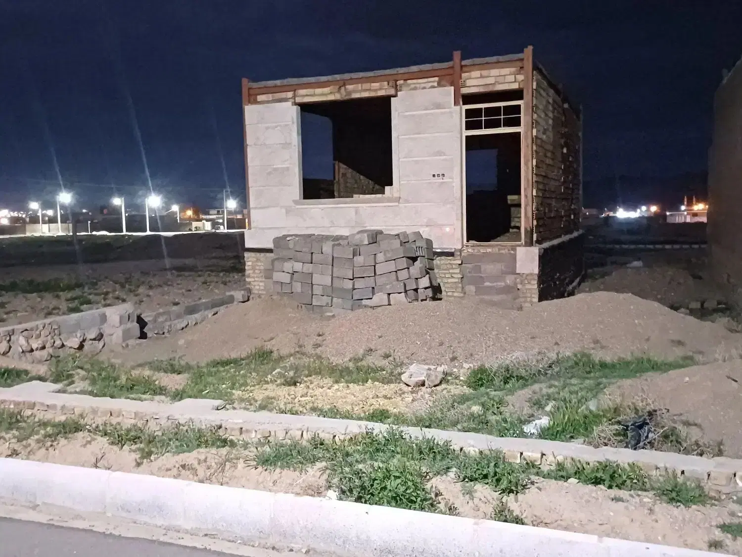 خانه نیمه ساز