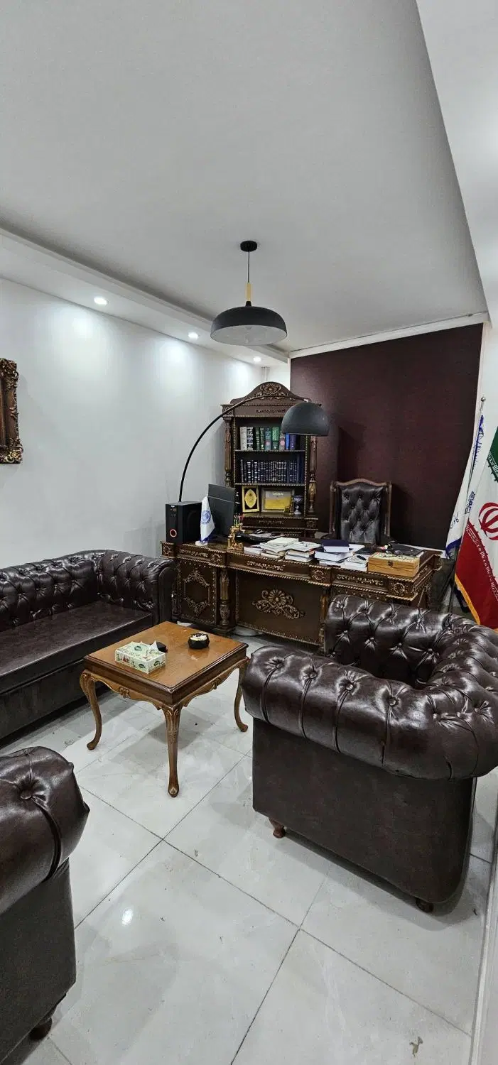 واحد تجاری بر خیابان اصلی