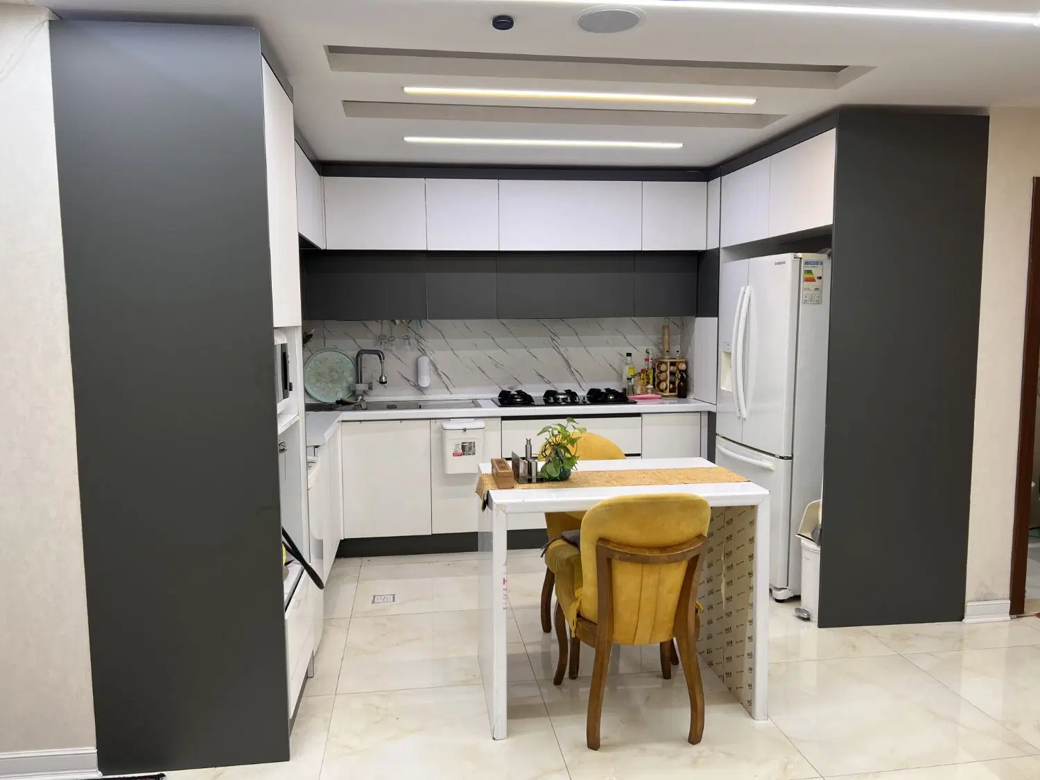 85 متری واحد جلو پارکینگ سندی