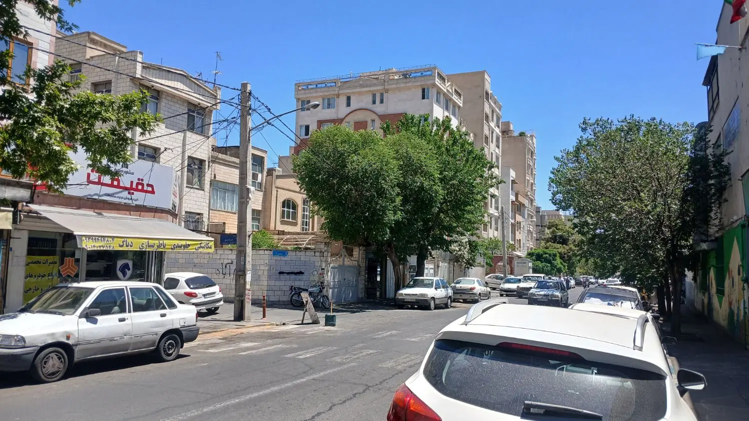 مغازه تجاری فروشی ۱۳ متر ملکیت و سرقفلی کامل