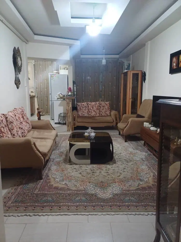 واحد ۷۰ متری خیابان پیروزی