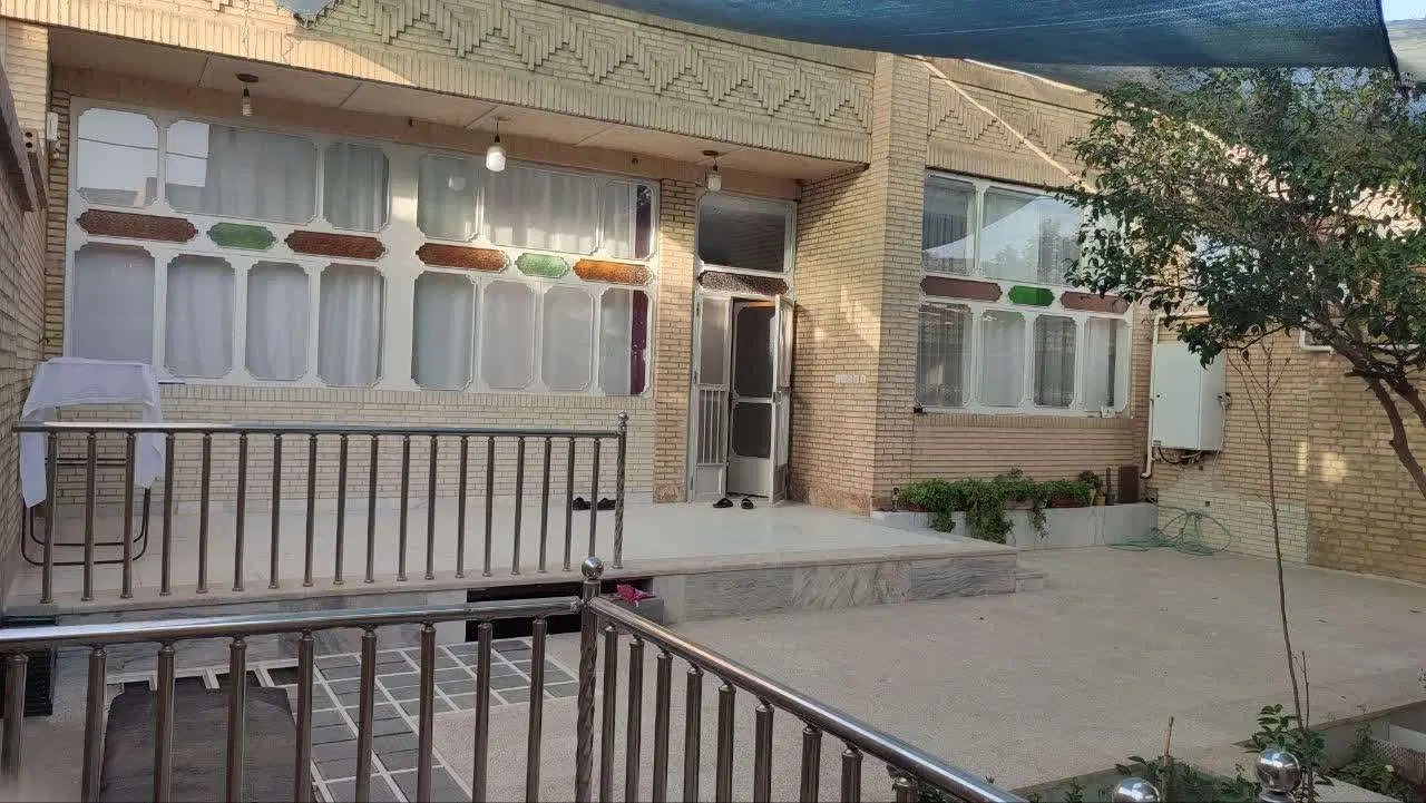 ویلایی شیک در محله ای آرام
