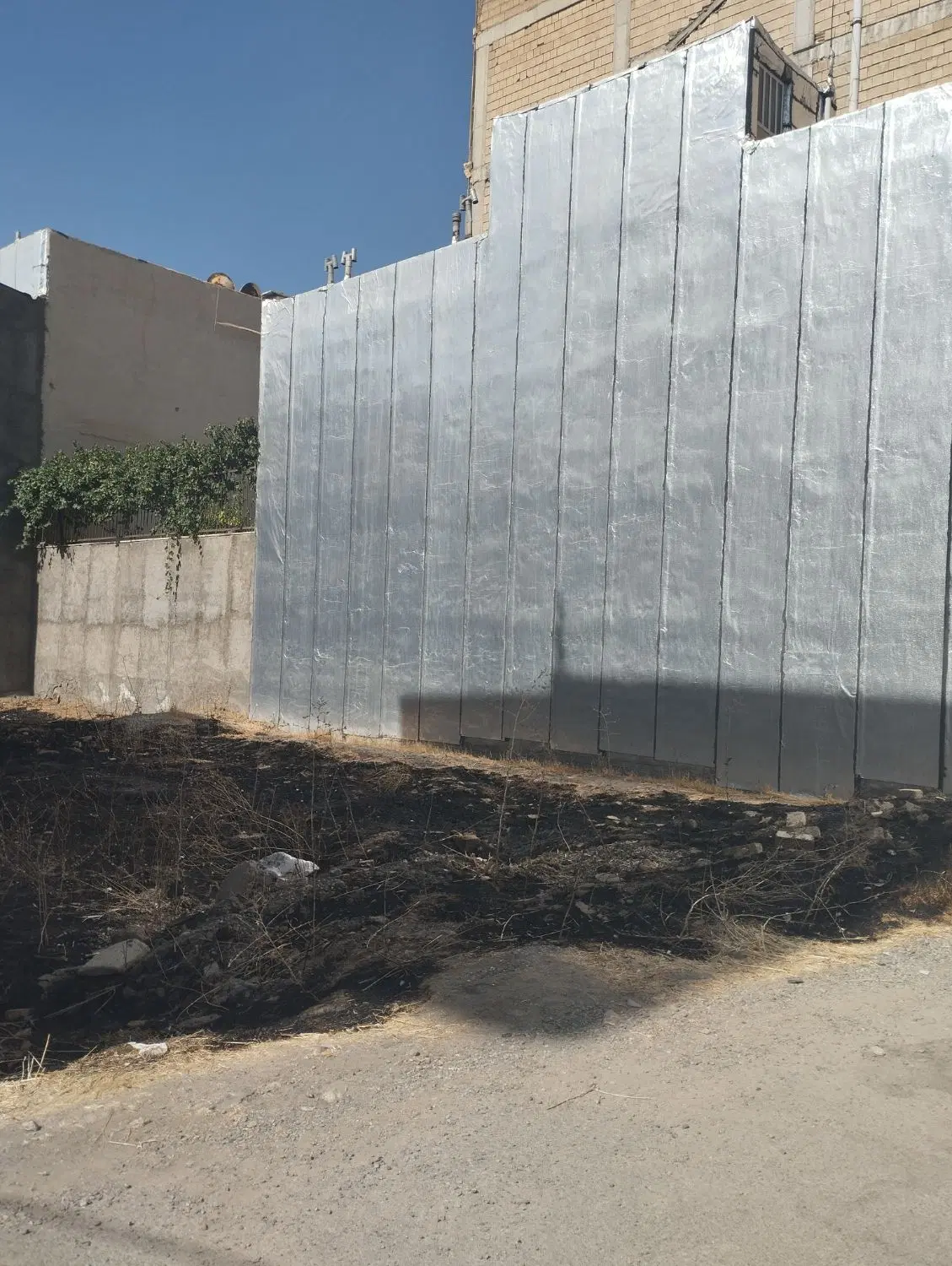 زمین فروشی