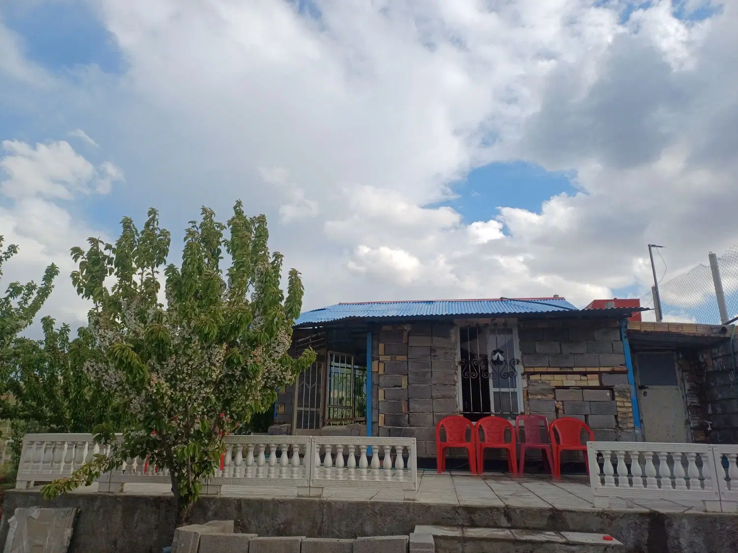 باغ ویلایی ۱۵۰۰متری در مرند اول راه روستای گلجار