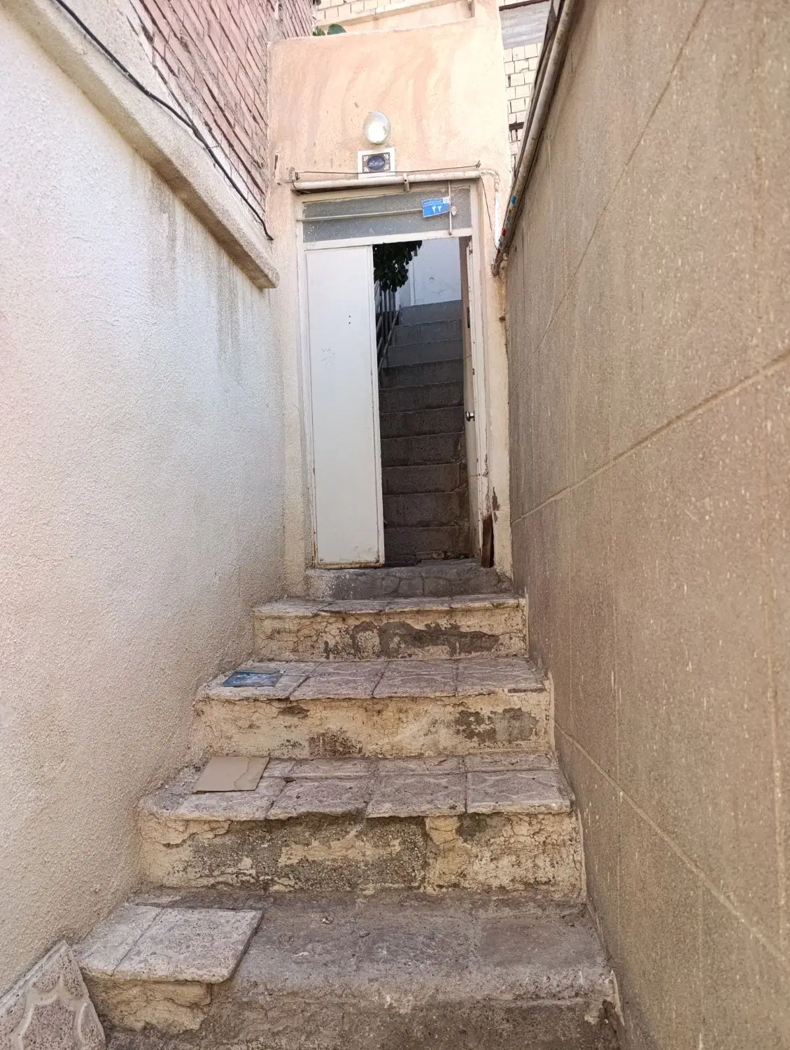 حیاط 80 متری