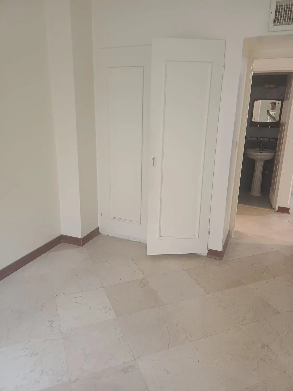 دبستان ۶۴ مت یکخوابه شیک