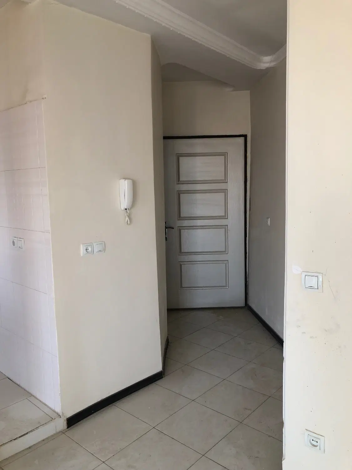 واحد ۸۰ متری پارکینگ دار