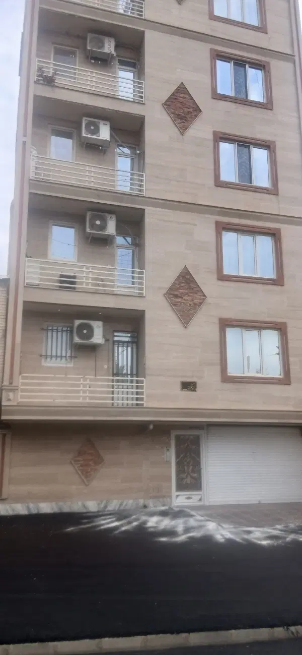 آپارتمان گل سرخی