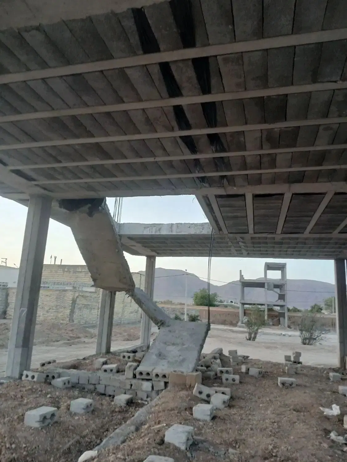 زمین فروشی
