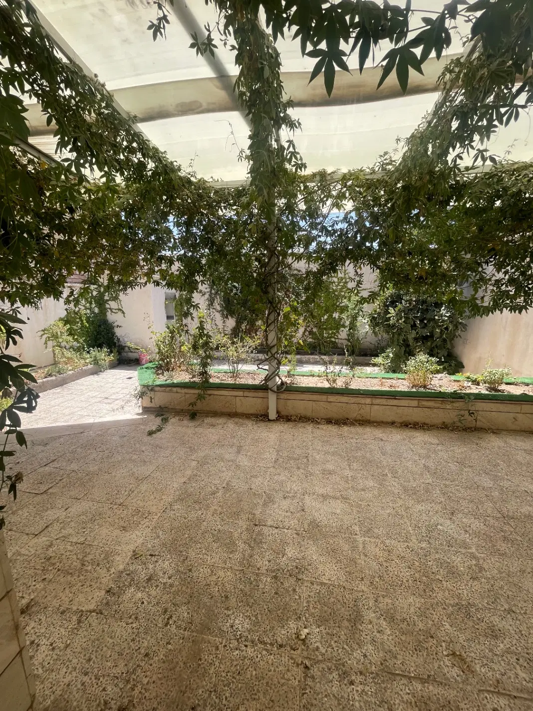 ۲۵۰متر ویلایی دونبش خیابان دانشگاه