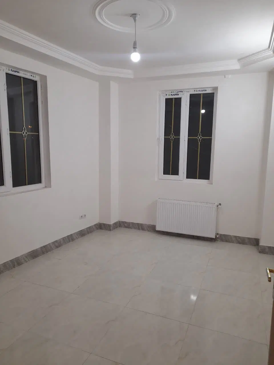واحد۱۱۲ متری نوساز فول امکانات بسیارشیک