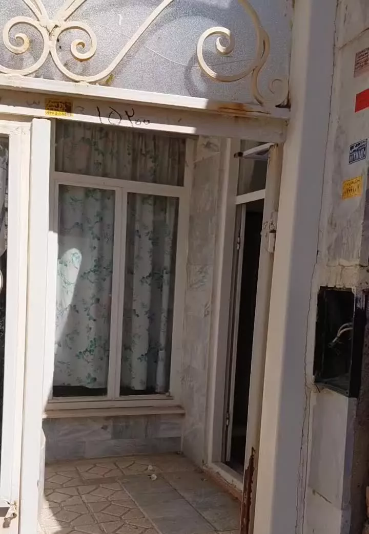 یک باب خانه ۶۰ متری در باغ معروف