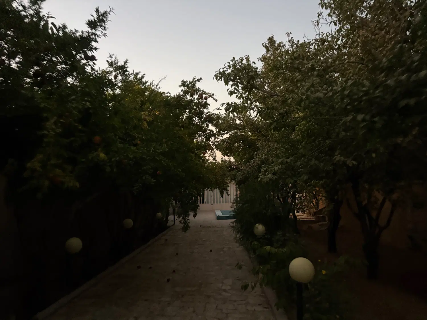 فروش باغ ویلا ۳۳۰ متری در قلعه سفید