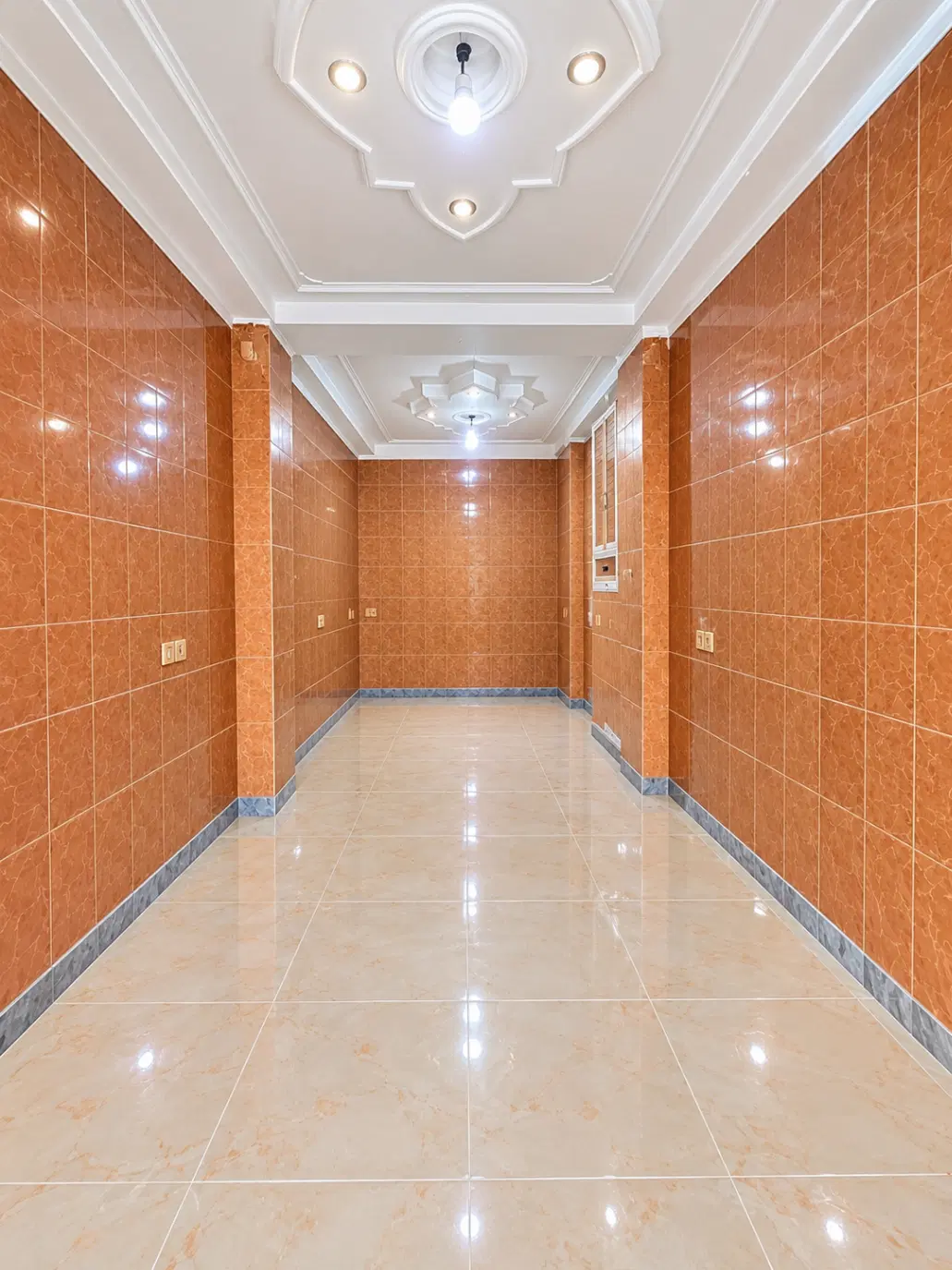 فروش مغازه ۲۷ متری با آبدارخانه و سرویس بهداشتی