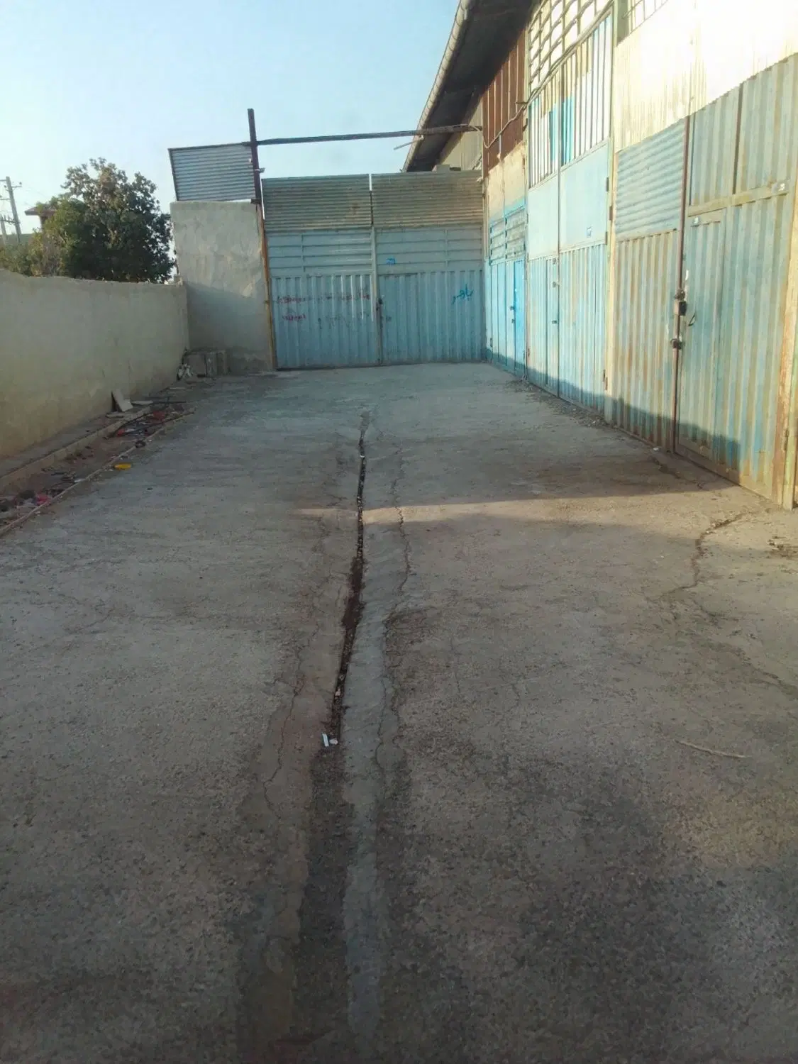 سوله صنعتی باامکانات برق سه فاز چاه اب