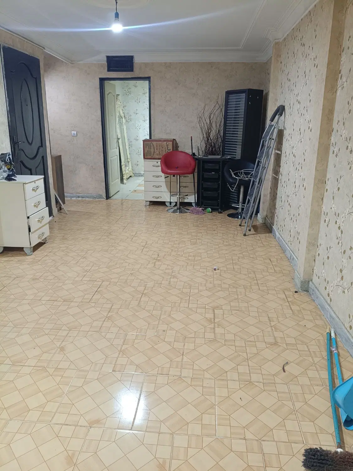 فروش واحد ۹۰ متری زیر همکف دو خواب