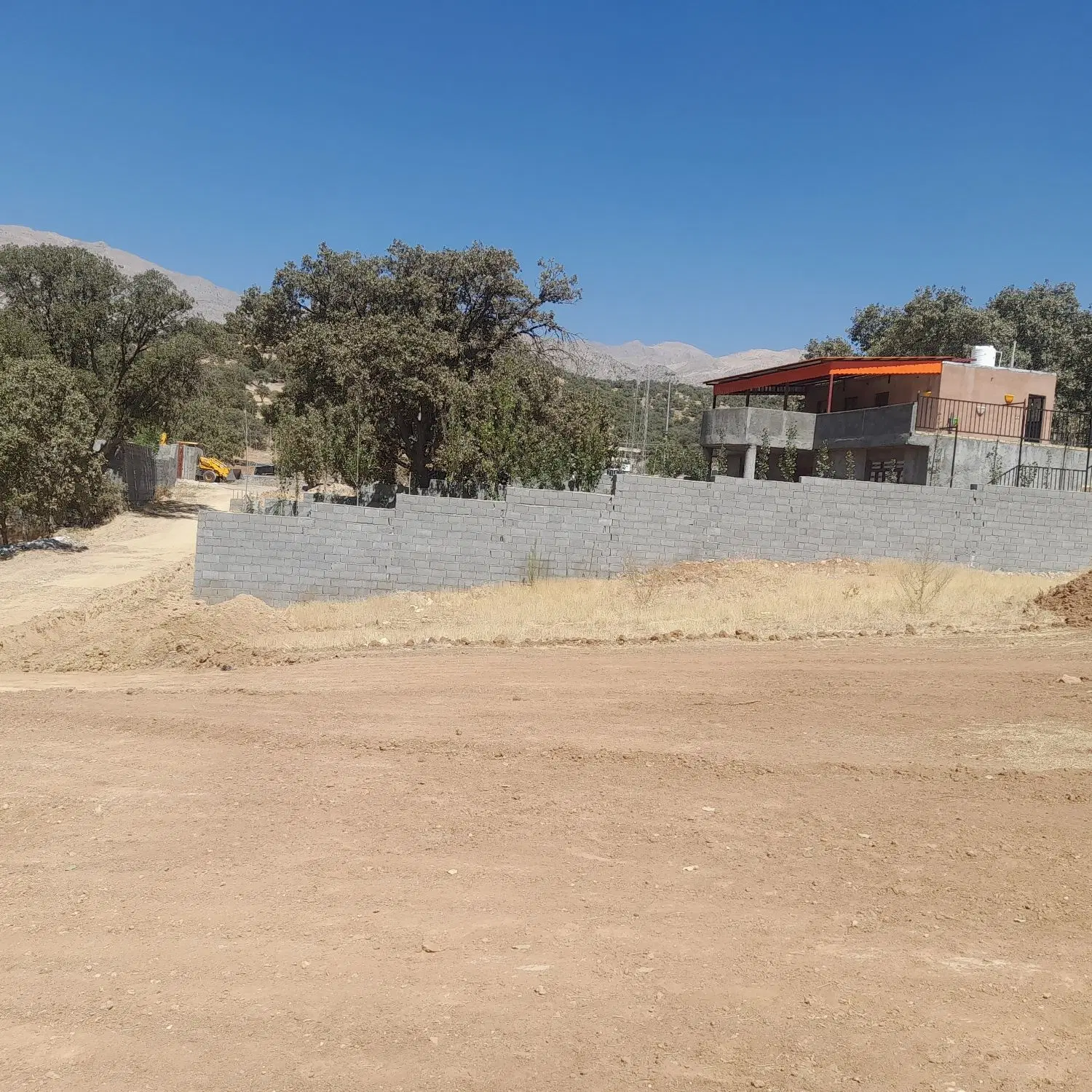 زمین تجاری جنب پلیس راه یاسوج اصفهان