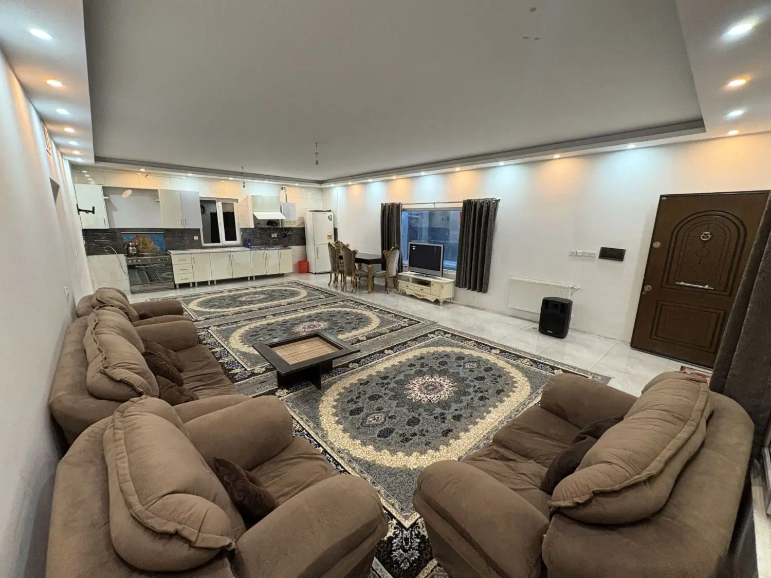 اجاره روزانه باغ ویلا استخردا