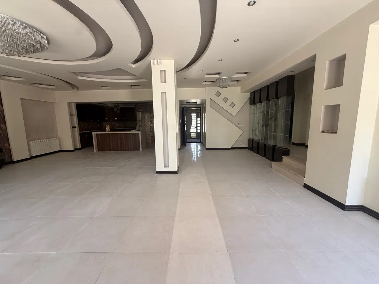 اجاره خانه ویلایی ۲۵۰ متر۲ خوابه همکف کوی فرهنگیان