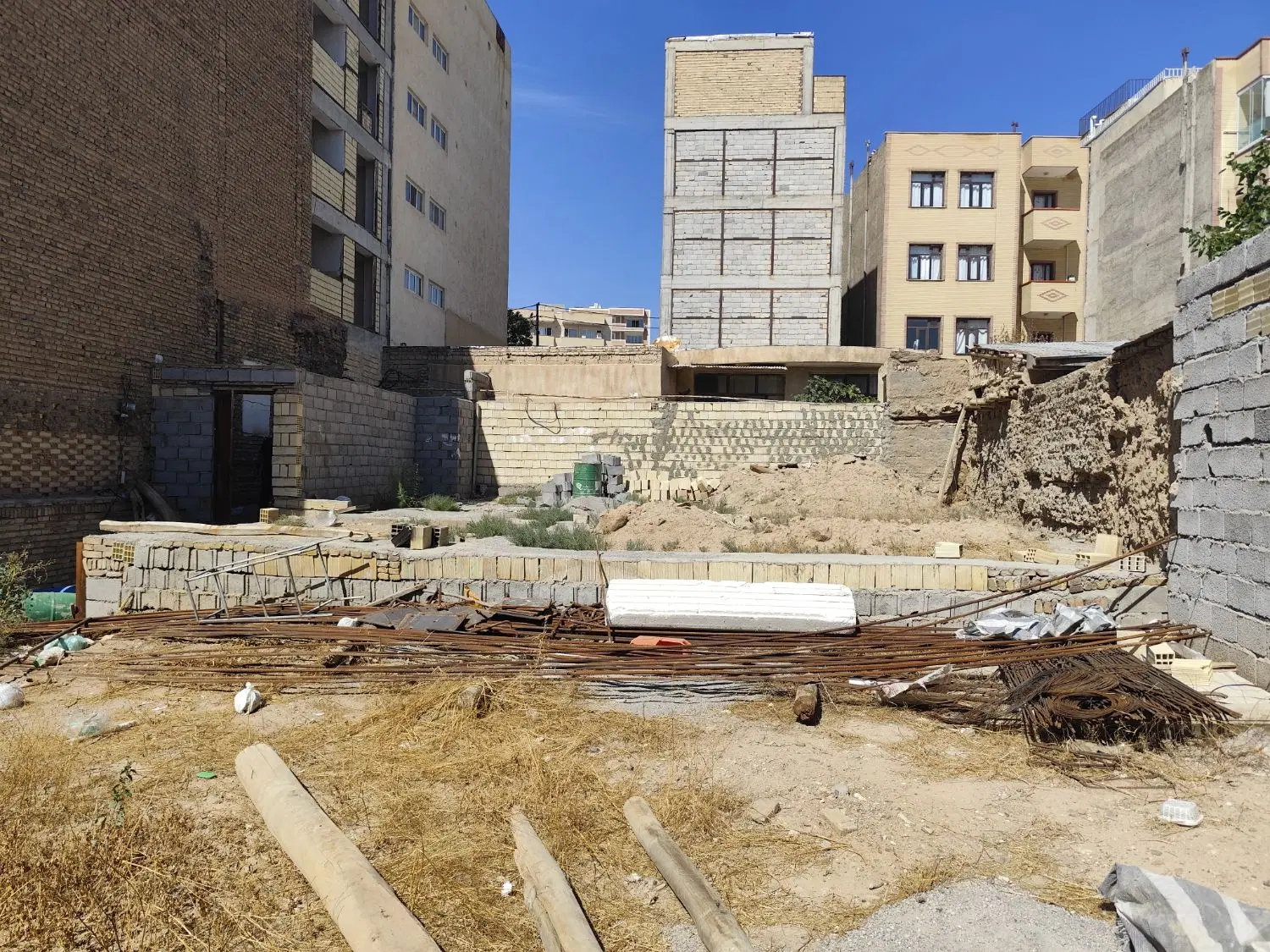 حیاط کلنگی آماده به ساخت ۲۶۷متر
