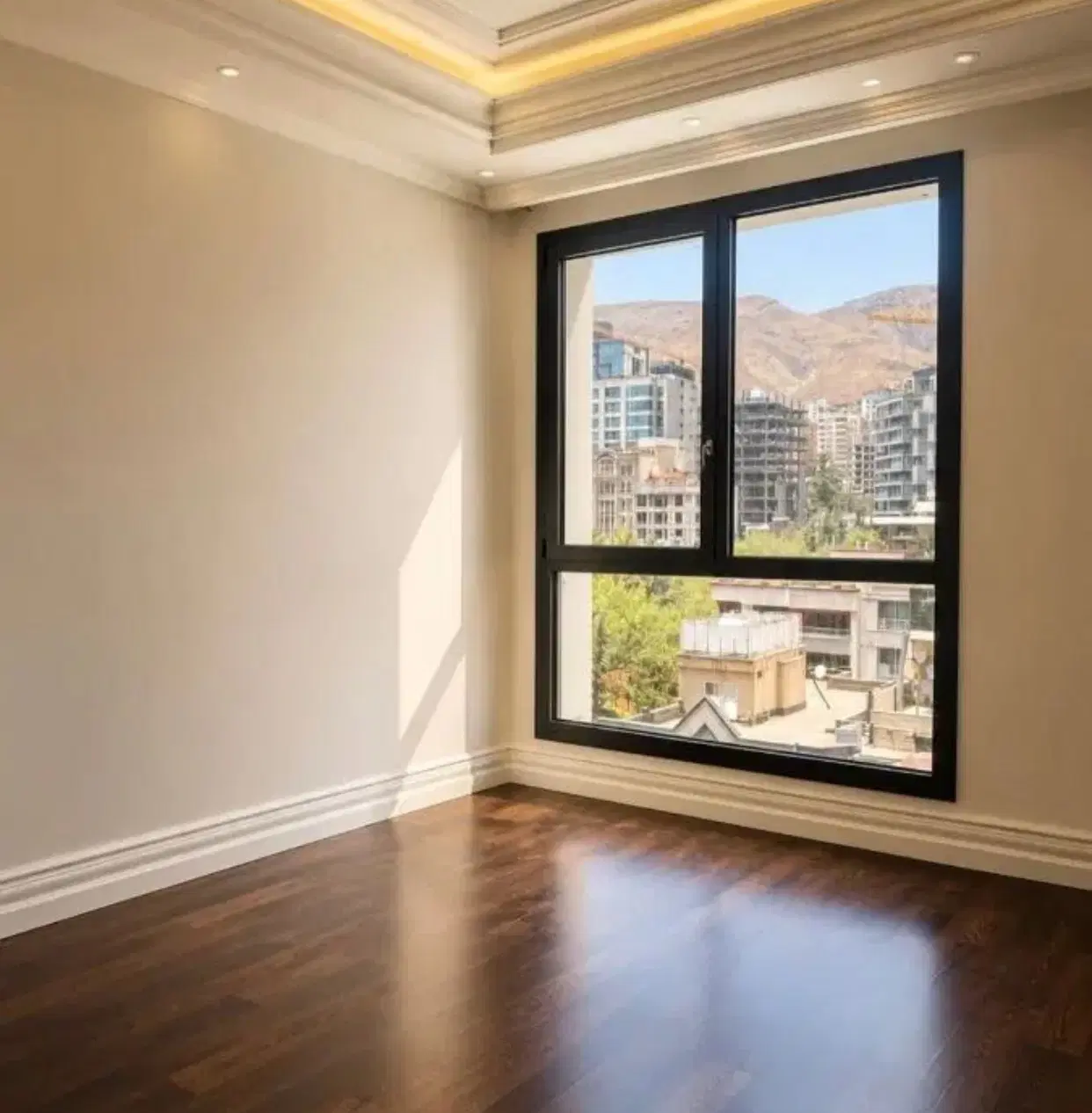 ۲۰۰متر تاپ لوکیشن غرق نور ساختمان خانوادگی آرام