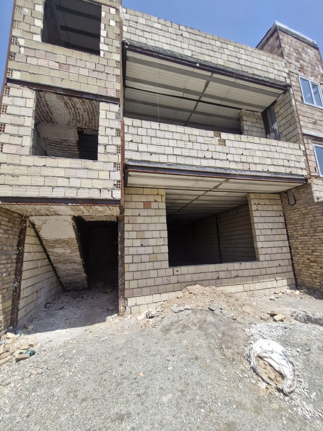 خانه نیمه کاره