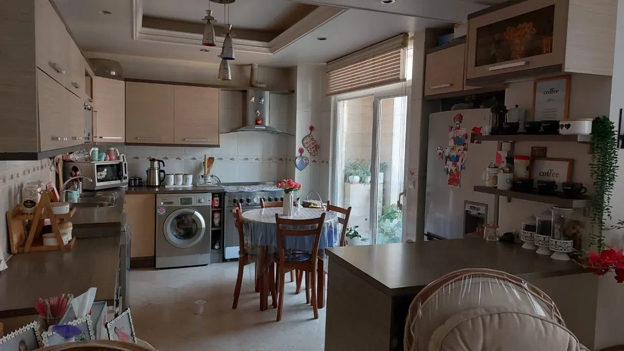 ۸۵ متری فوری فروشی