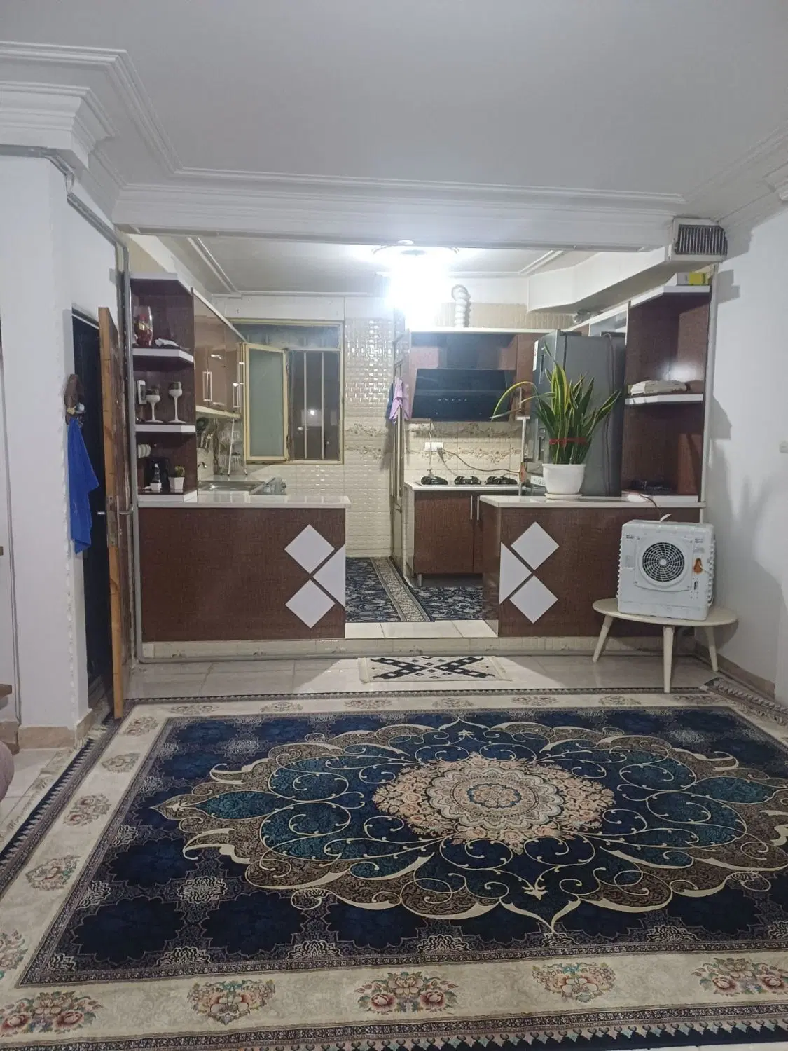۷۵ طبقه اول با آسانسور