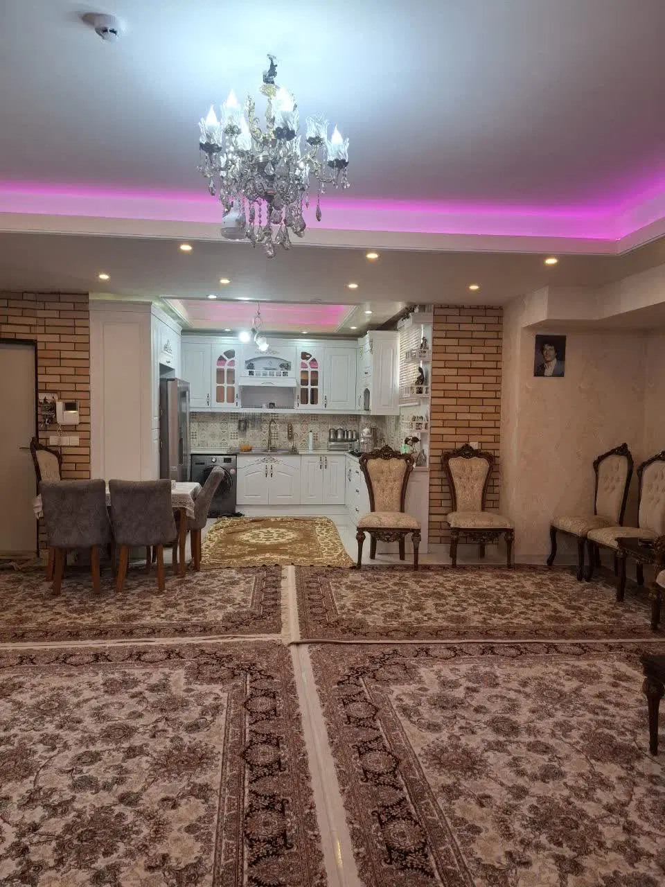 آپارتمان ۹۰ متری با پارکینگ یاخچی اباد