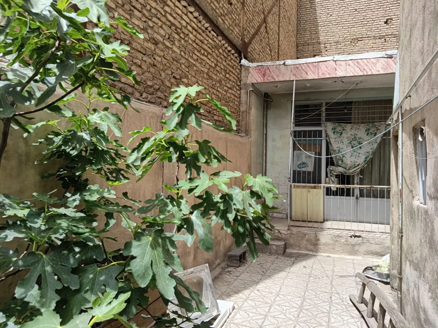 ملک_۶۷متری_کلنگی