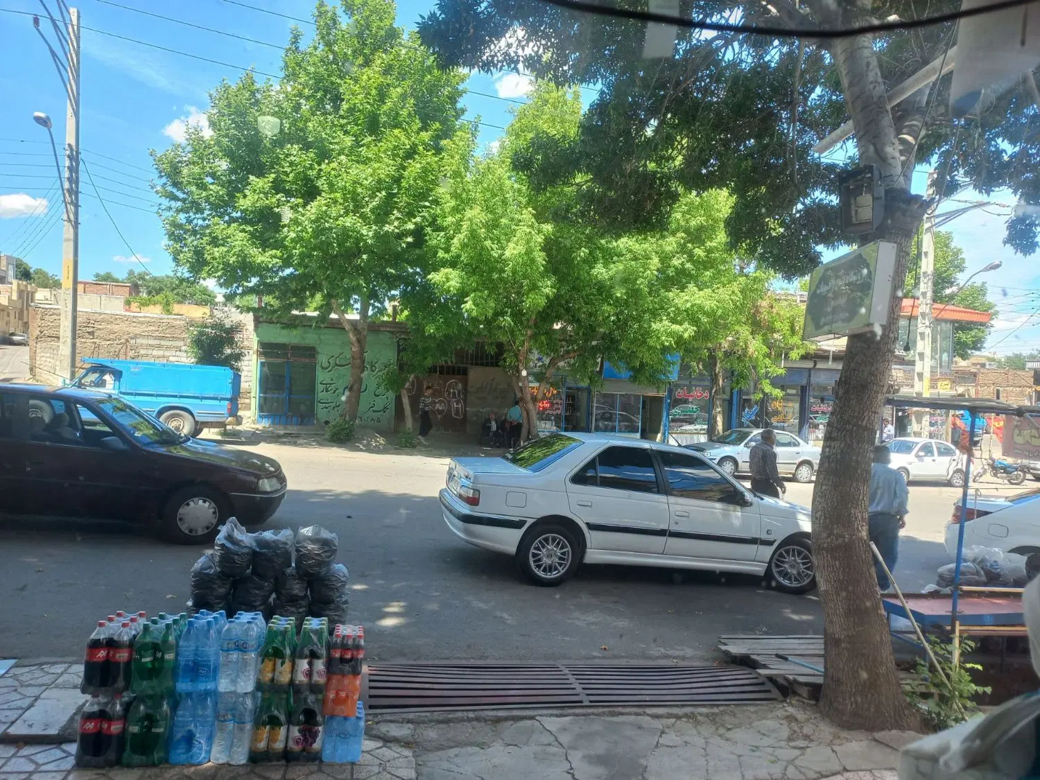 دوباب مغازه در مرکز شهر