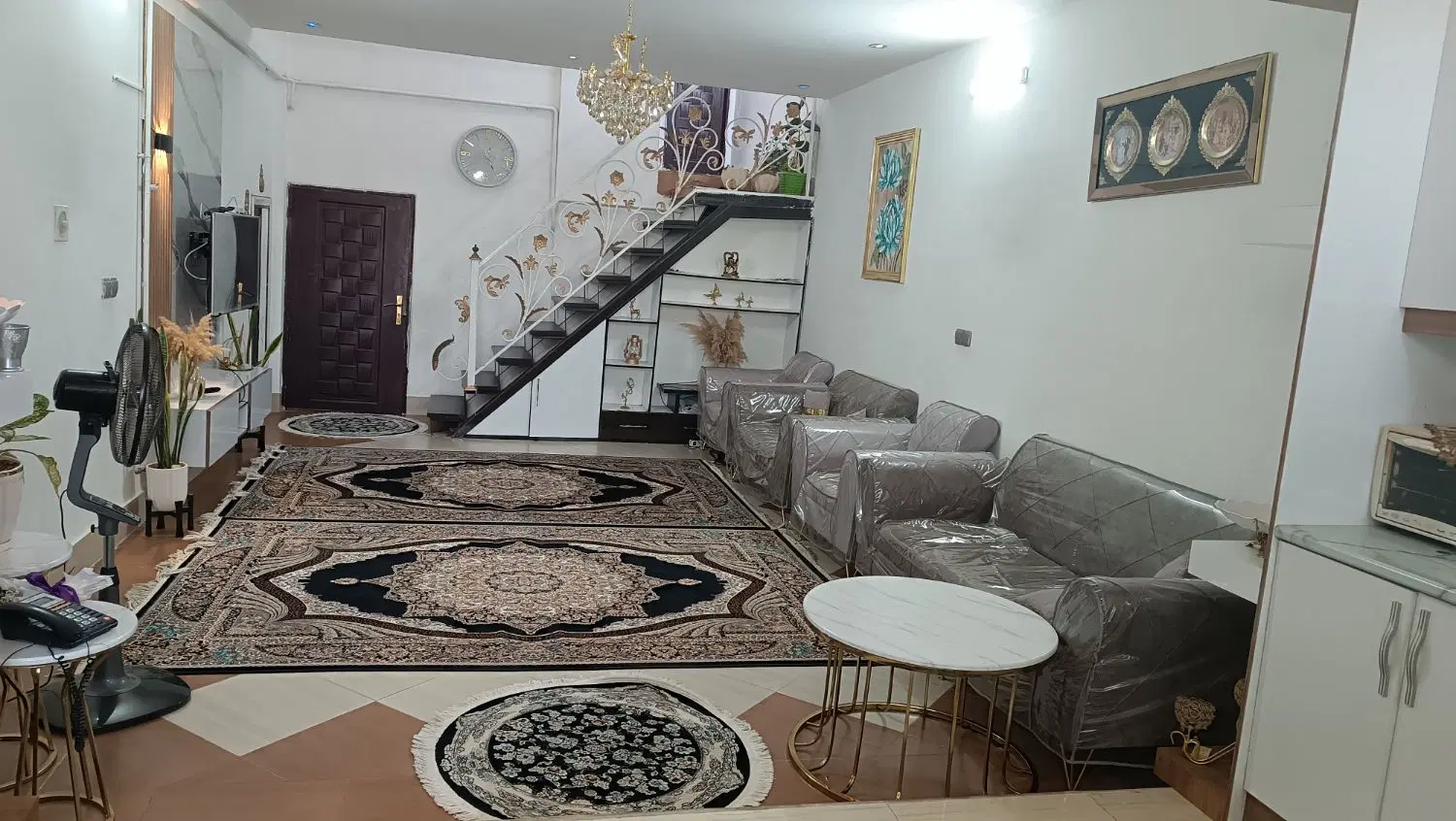 یک واحد ۷۰ متری طبقه دوم